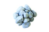 Zoom sur galet marbre bleu veiné de blanc.