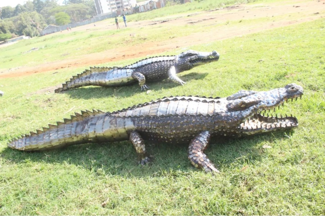Statue crocodile en métal recyclé