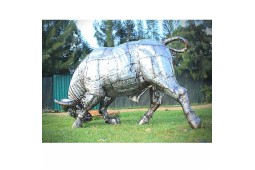 Statue rhinocéros en métal recyclé