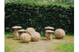 Ambiance teck pour le jardin champignon et boule déco