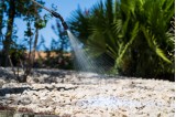 Spray pour figer les gravillons de petite taille.