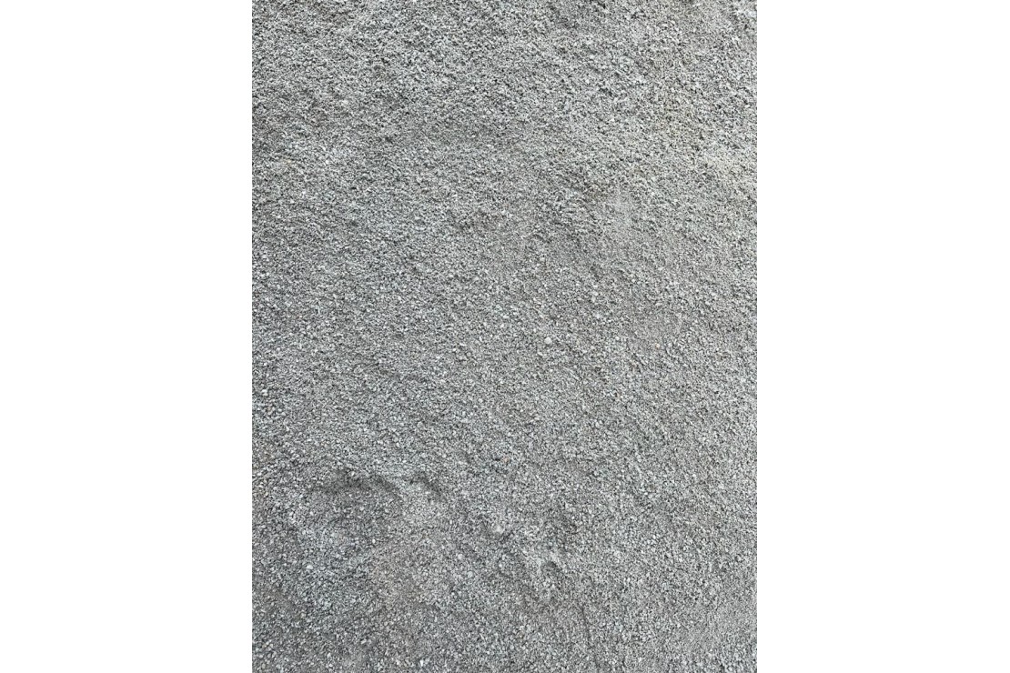 Sable pour terrain de pétanque de couleur gris