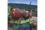 Boule déco acier corten craquelée avec bougies intérieures.