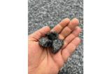 Gravillon granit en version mouillé par la pluie